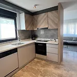 Leos Apart3 Apartment