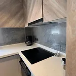 Leos Apart3 Apartment Side